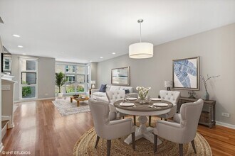 2335 N Wayne Ave in Chicago, IL - Building Photo - Building Photo