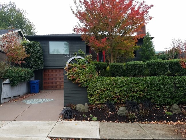 property at 2325 High St SE