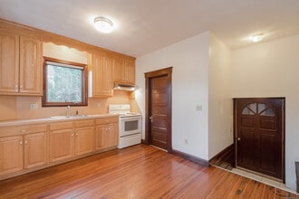 181 Newington Rd in West Hartford, CT - Building Photo - Building Photo