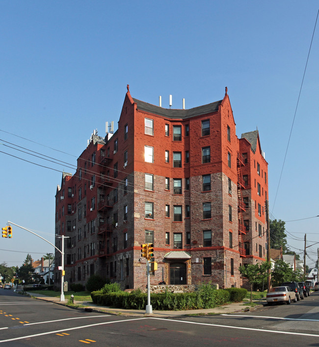 104-25 195th St in Saint Albans, NY - Foto de edificio - Building Photo