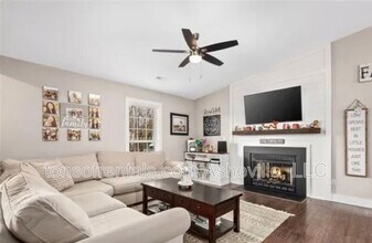 108 Sandpiper Ct in Fletcher, NC - Building Photo - Building Photo