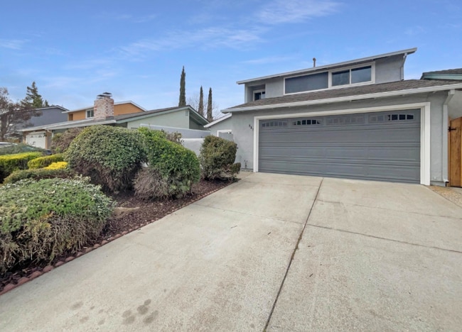 property at 883 Calle De Verde