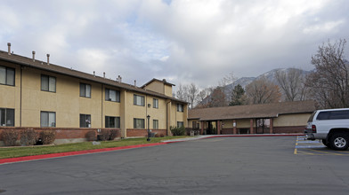 Golden Links Manor in Ogden, UT - Building Photo - Building Photo