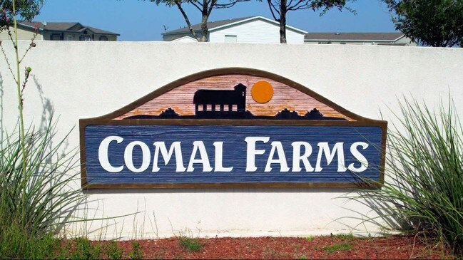 Comal Farms in New Braunfels, TX - Foto de edificio - Building Photo