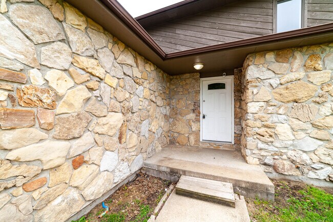 201 Briarcrest Ct in Columbia, MO - Foto de edificio - Building Photo