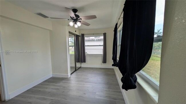 6701 NW 25th Ct in Sunrise, FL - Building Photo - Building Photo