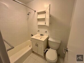 East 61 Street in New York, NY - Building Photo - Building Photo