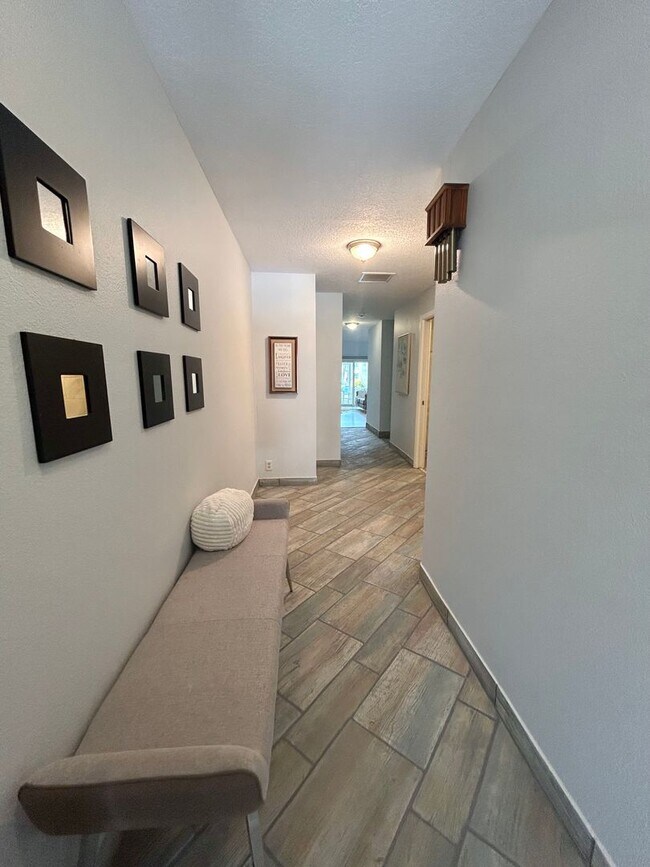 661 Segovia Ct NE in St. Petersburg, FL - Building Photo - Building Photo
