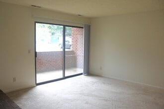 1034 Blue Ridge Dr in Harrisonburg, VA - Building Photo - Building Photo
