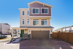 10073 Yampa Ct in Commerce City, CO - Building Photo