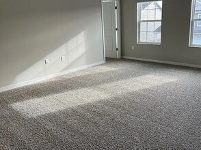 17026 Sutton Ln in Urbandale, IA - Building Photo - Building Photo