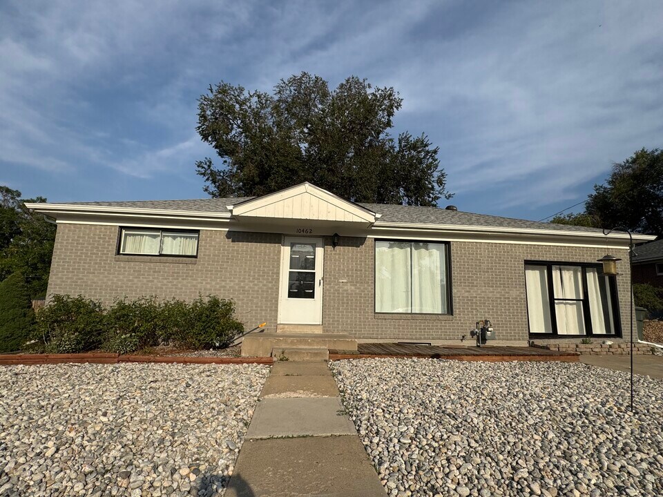 10462 Washington Way in Northglenn, CO - Foto de edificio