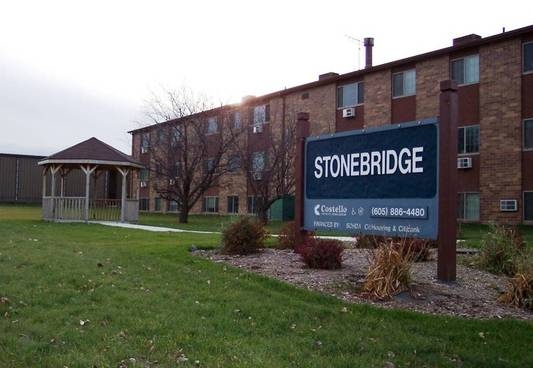 StoneBridge Apartments in Watertown, SD - Building Photo