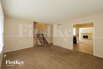 8009 E 92nd St in Kansas City, MO - Building Photo - Building Photo