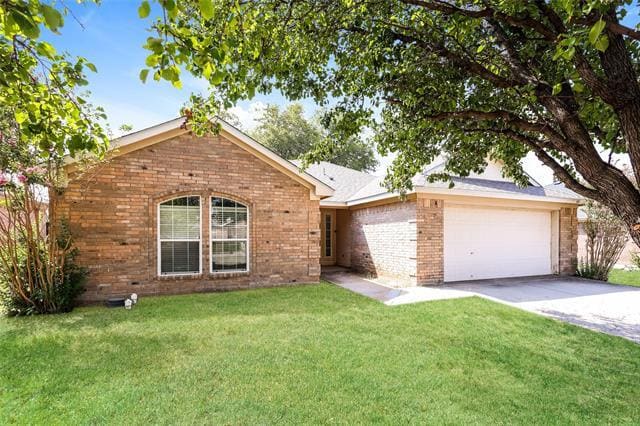449 Cambridge Dr in Saginaw, TX - Building Photo - Building Photo