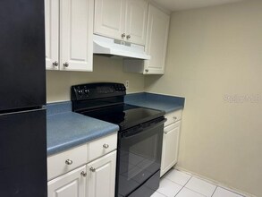 922 Lake Destiny Rd in Altamonte Springs, FL - Foto de edificio - Building Photo