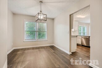 985 Brookmont Dr S W in Marietta, GA - Foto de edificio - Building Photo