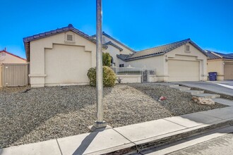 915 Beefeater Pl in North Las Vegas, NV - Building Photo - Building Photo