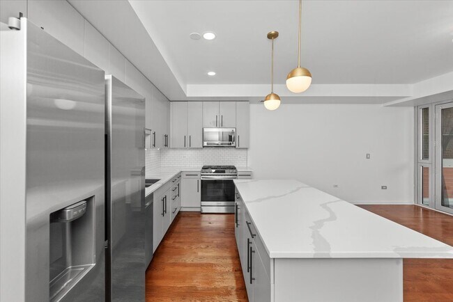 property at 744 W Fullerton Ave