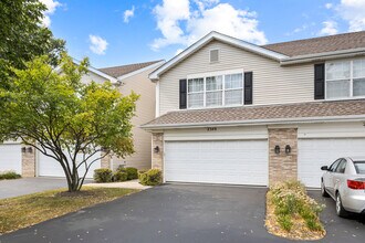 2349 Stoughton Cir in Aurora, IL - Building Photo - Building Photo