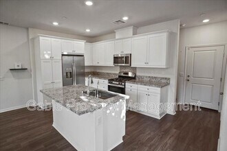 26429 Whisper Mill Cir in Santa Clarita, CA - Building Photo - Building Photo