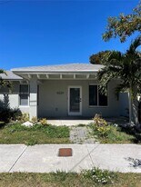 10229 SW 173rd St in Miami, FL - Building Photo