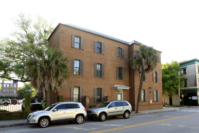 Warren Place Apartments in Charleston, SC - Building Photo - Building Photo