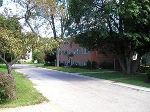 Brockway Court Apartments in Palatine, IL - Building Photo - Building Photo