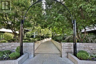 20 Scrivener Square in Toronto, ON - Building Photo - Building Photo