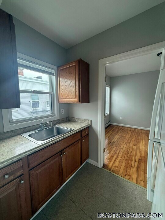 4 Kingsley Terrace in Lynn, MA - Building Photo