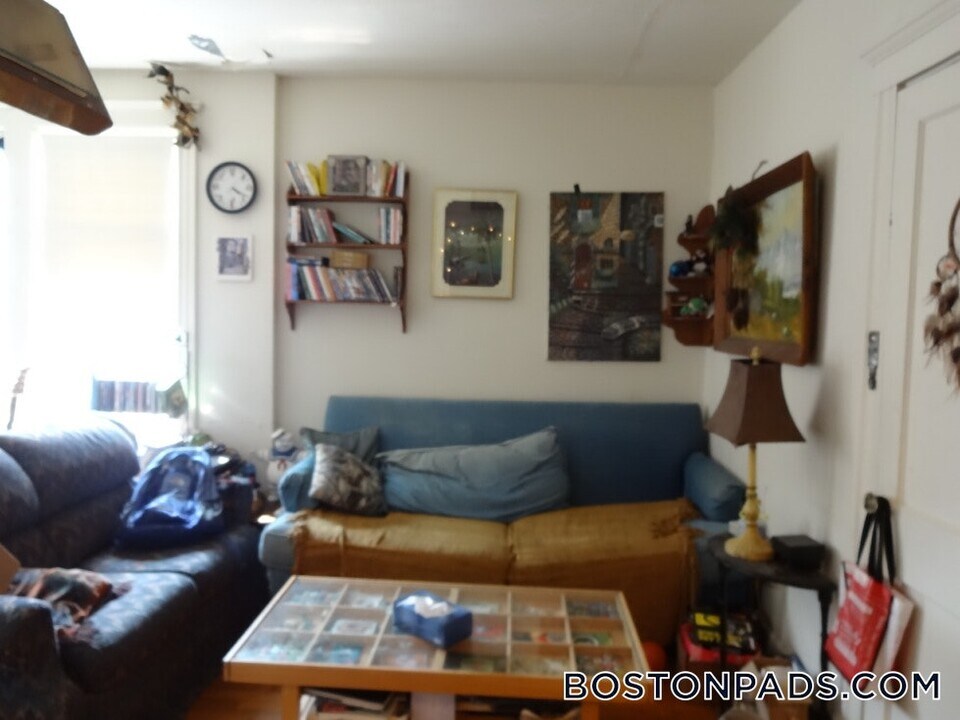 1630 Commonwealth Ave in Boston, MA - Building Photo