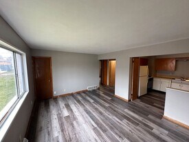 7731 W Hampton Ave. (8 Unit) in Milwaukee, WI - Building Photo