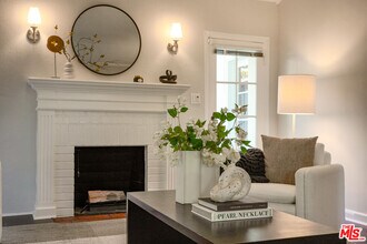 560 Croft Ave in West Hollywood, CA - Building Photo - Building Photo