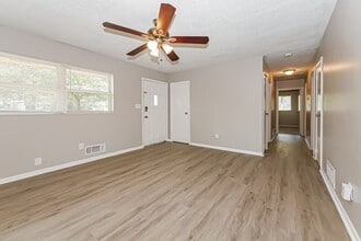 8139 Attleboro Dr in Jonesboro, GA - Building Photo - Building Photo