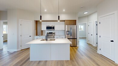 10201-10126 126 Ave in Grande Prairie, AB - Building Photo - Building Photo