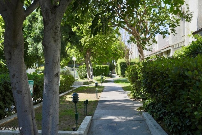 11738 Moorpark St in Los Angeles, CA - Building Photo - Building Photo