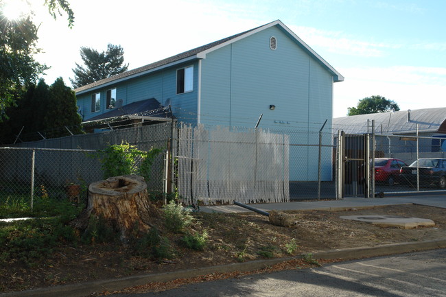 618 N 3rd Ave in Yakima, WA - Foto de edificio - Building Photo