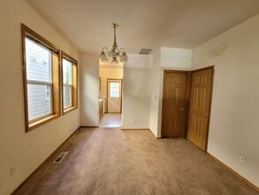21950 NE Chinook Way in Fairview, OR - Building Photo - Building Photo