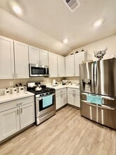 9921 Spg Crk Rd in Cleveland, TX - Building Photo - Building Photo