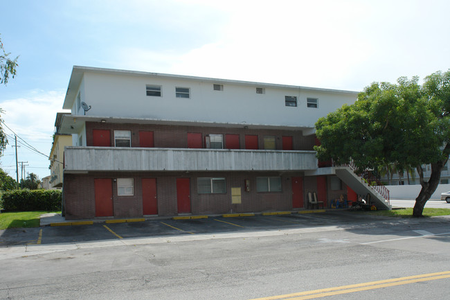 6191 W Flagler St in Miami, FL - Building Photo - Building Photo