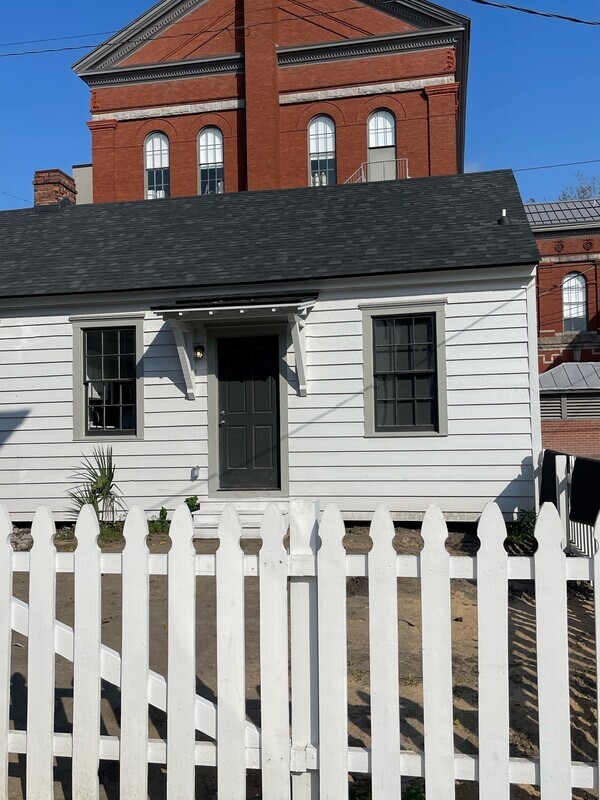 property at 114 W Anderson St