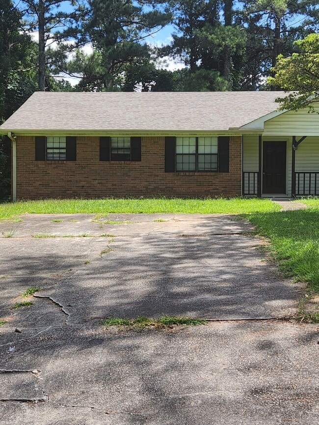 80 Chesapeake Dr in Ellenwood, GA - Building Photo - Building Photo