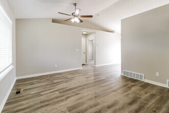 2114 Juniper Dr in Eagle Mountain, UT - Foto de edificio - Building Photo