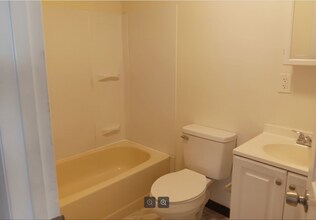 5304 Jackson St in Philadelphia, PA - Foto de edificio - Building Photo