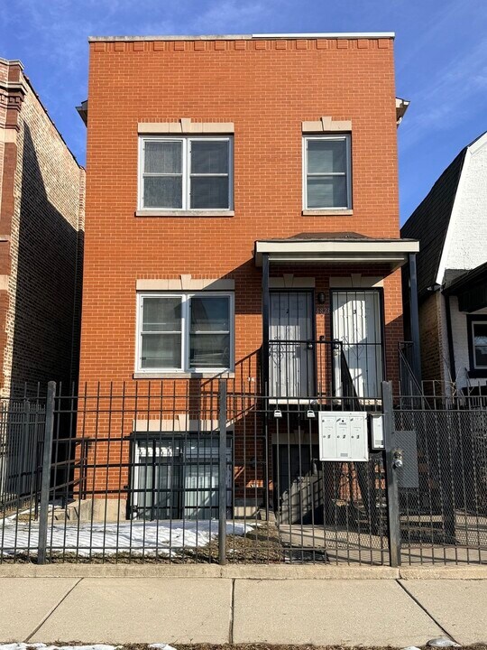 6823 S Dorchester Ave in Chicago, IL - Building Photo