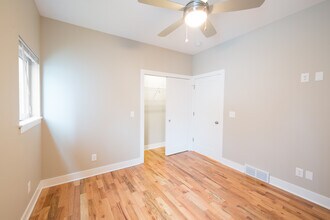 1614 E Belleview Pl, Unit Upper in Milwaukee, WI - Building Photo - Building Photo