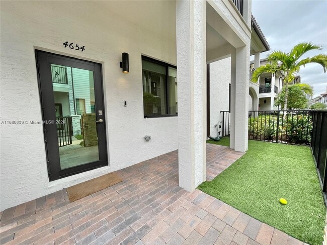 4654 NW 83rd Pky in Doral, FL - Building Photo - Building Photo