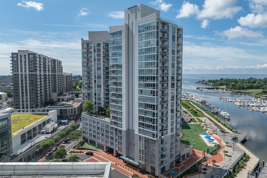 Beacon Harbor Point in Stamford, CT - Foto de edificio