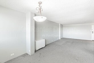 2225 Buchtel Blvd S in Denver, CO - Foto de edificio - Building Photo