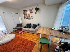 21 Symphony Rd, Unit 12 in Boston, MA - Foto de edificio - Building Photo